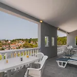 Apartment 2 Bedroom Cozy In Supetar-splitska