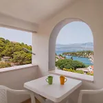 2 Bedroom Cozy In Supetar-splitska Apartment