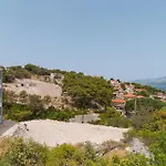 2 Bedroom Cozy In Supetar-splitska Apartment Splitska