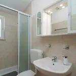 2 Bedroom Cozy In Supetar-splitska Apartment *