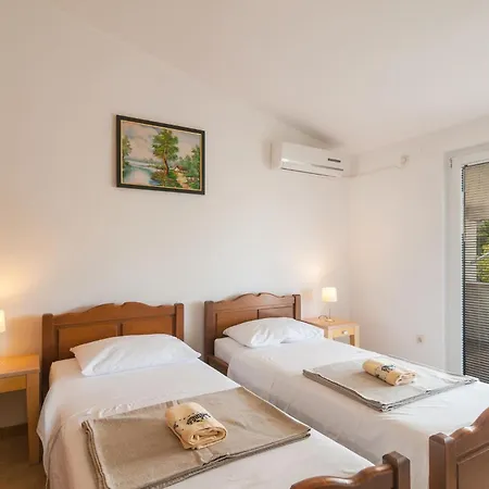 Gorgeous In Supetar-splitska With Wifi Apartment *