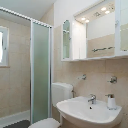 2 Bedroom Cozy In Supetar-splitska 公寓 *